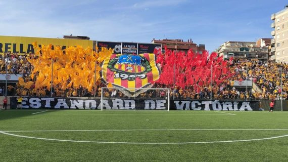 Tifo del Sant Andreu ante el Zamora.