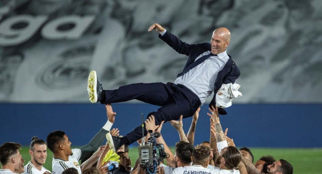 Zidane celebra un título con el Real Madrid.