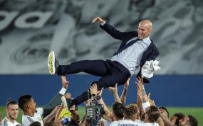 Zidane celebra un título con el Real Madrid.