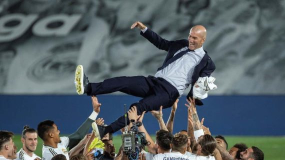Zidane celebra un título con el Real Madrid.