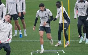 Jesús Vallejo entrenando con el Real Madrid.