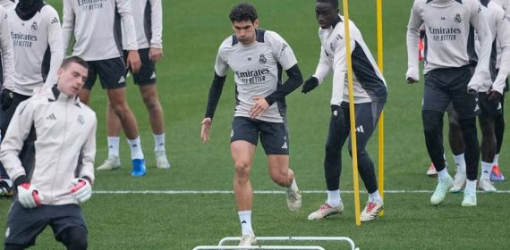 Jesús Vallejo entrenando con el Real Madrid.