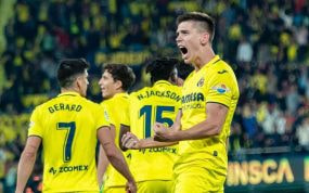 Foyth celebra un gol con el Villarreal.