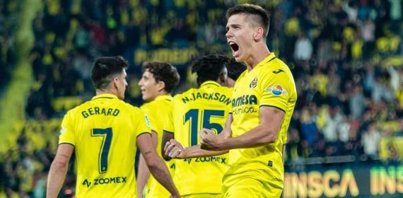 Foyth celebra un gol con el Villarreal.
