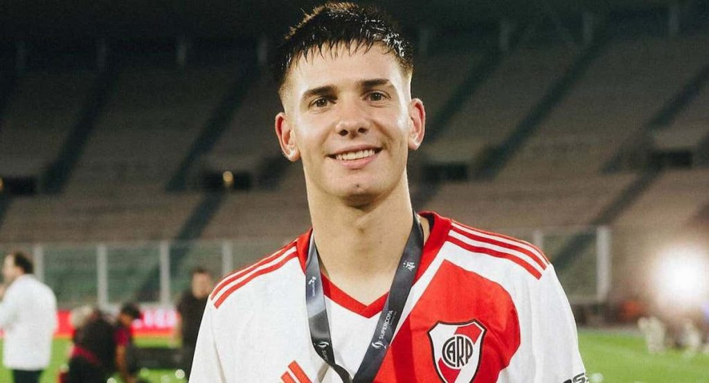 Mastantuono, en un partido con River Plate.