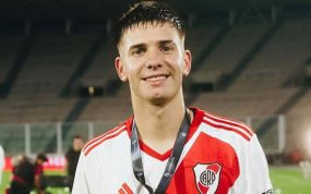 Mastantuono, en un partido con River Plate.