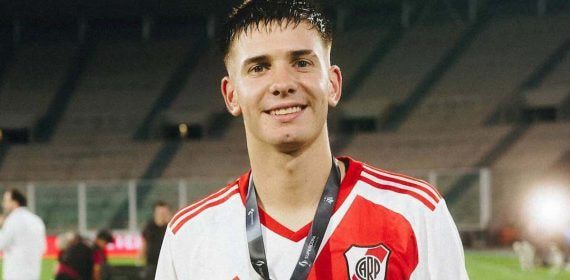Mastantuono, en un partido con River Plate.
