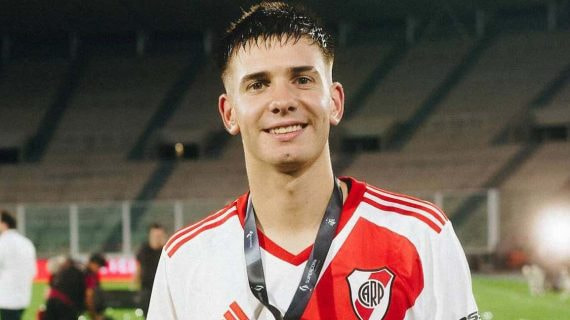 Mastantuono, en un partido con River Plate.