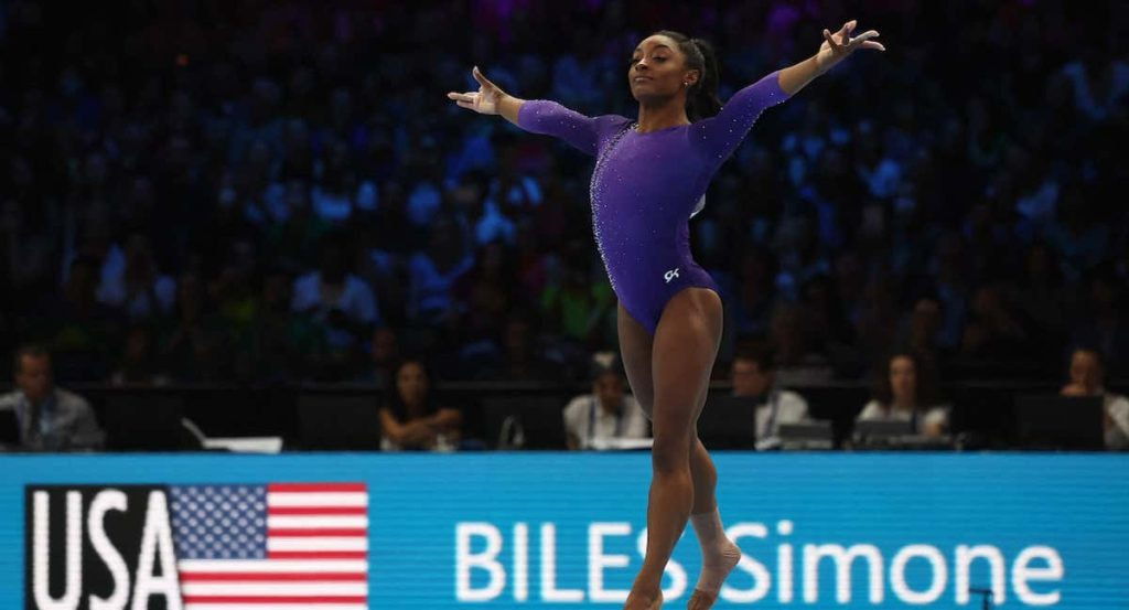 Simone Biles durante su actuación en el Mundial de 2023.