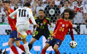 El balón impacta en la mano de Marc Cucurella tras el disparo de Jamal Musiala en el partido que España y Alemania disputaron en la pasada Eurocopa.