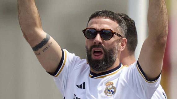 Dani Carvajal, celebra la 36ª Liga del Real Madrid en Cibeles el pasado domingo.
