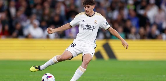Mario Martín jugando con el primer equipo del Real Madrid esta temporada.
