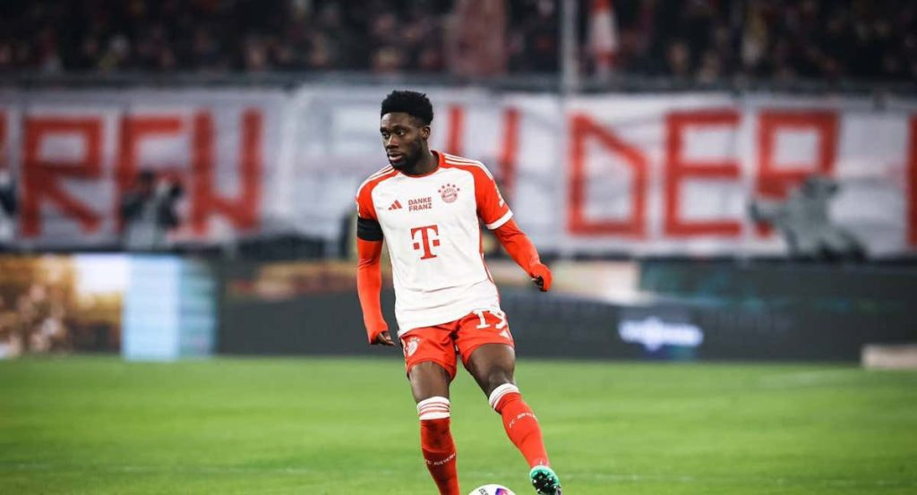 Alphonso Davies, en un partido con el Bayern.