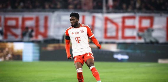 Alphonso Davies, en un partido con el Bayern.