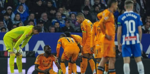 Rüdiger, al caer lesionado contra el Espanyol.