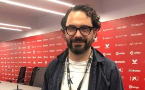 Víctor Orta atiende a Relevo desde la sala de prensa del Ramón Sánchez-Pizjuán.