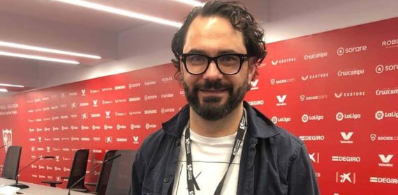 Víctor Orta atiende a Relevo desde la sala de prensa del Ramón Sánchez-Pizjuán.