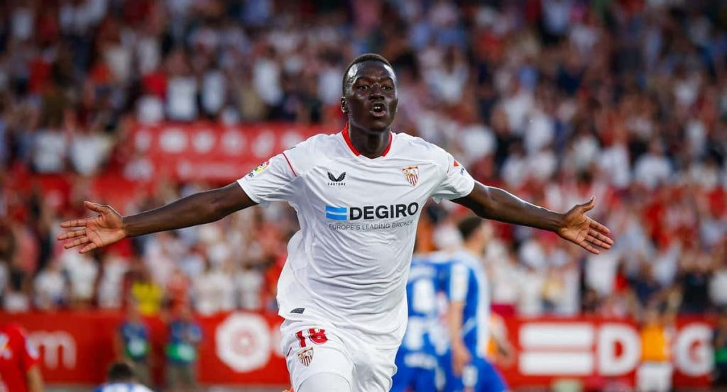 Pape Gueye en su etapa como cedido en el Sevilla.