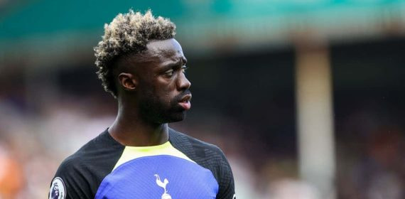 Davinson Sánchez, en un partido con el Tottenham.