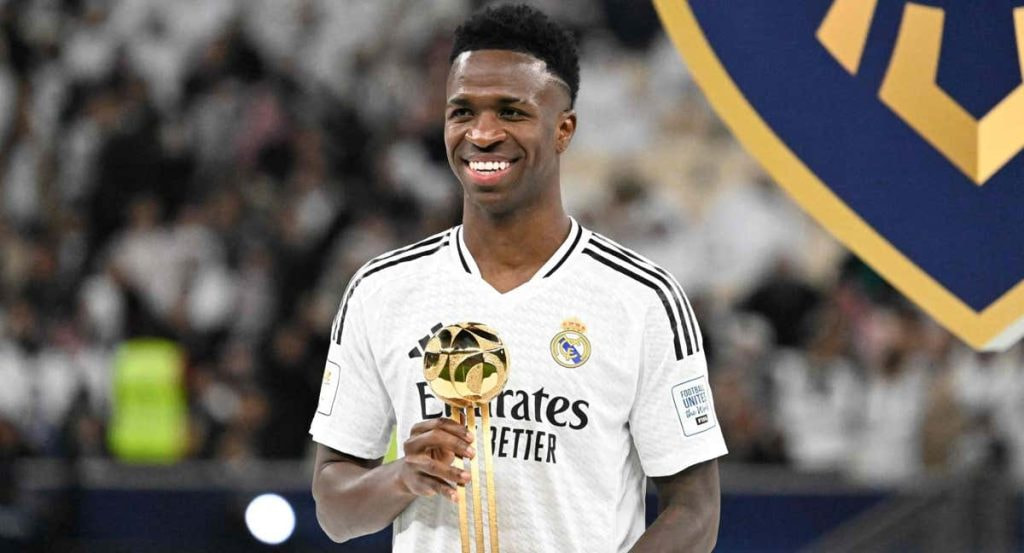Vinicius, con el premio a mejor jugador de la final Intercontinental.