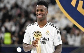 Vinicius, con el premio a mejor jugador de la final Intercontinental.