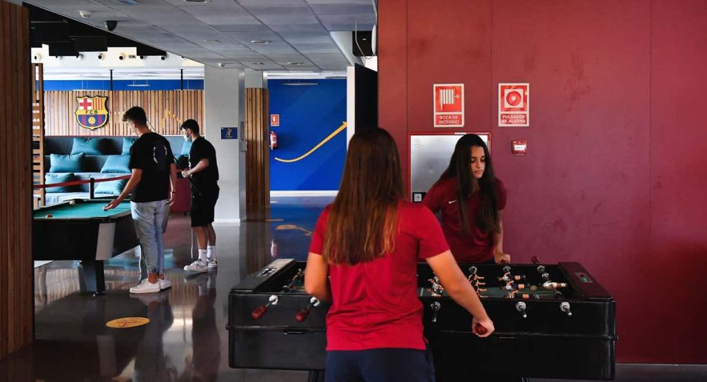 En la Masia viven chicos y chicas que forman parte del formativo azulgrana.