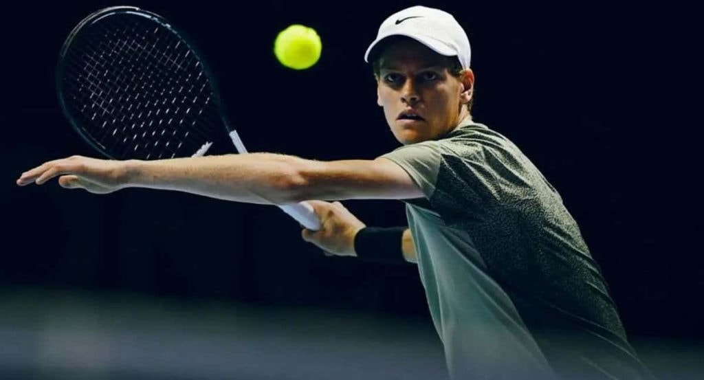 Jannik Sinner regresa muy pronto al circuito profesional de tenis.