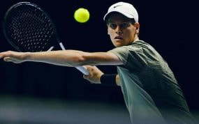 Jannik Sinner regresa muy pronto al circuito profesional de tenis.