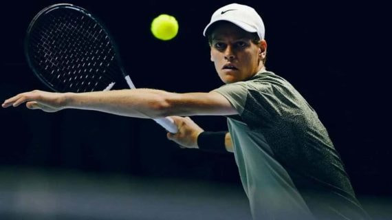 Jannik Sinner regresa muy pronto al circuito profesional de tenis.