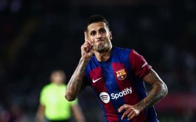 Cancelo celebra su gol con el Barcelona.