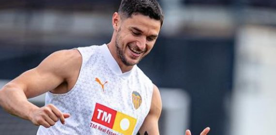 Yaremchuk con el Valencia en un entrenamiento.