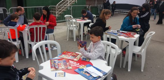Intercambio de cromos Panini, la colección del Mundial que se imprime antes de las convocatorias