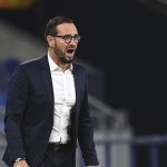 José Bordalás da instrucciones en la zona técnica durante un partido de Europa League entre el Getafe y el Inter de Milán en 2020.