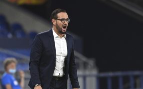 José Bordalás da instrucciones en la zona técnica durante un partido de Europa League entre el Getafe y el Inter de Milán en 2020.