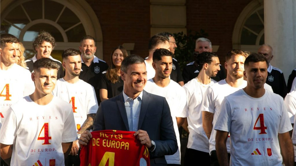 La selección española posa tras ganar la Eurocopa 2024, antesala de su lista para el Mundial 2026