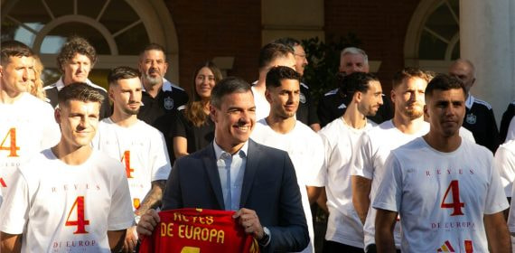 La selección española posa tras ganar la Eurocopa 2024, antesala de su lista para el Mundial 2026