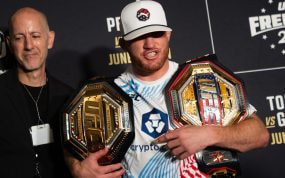 Justin Gaethje sujeta los dos cinturones del peso ligero tras vencer a Ilia Topuria en el UFC Freedom 250 de la Casa Blanca