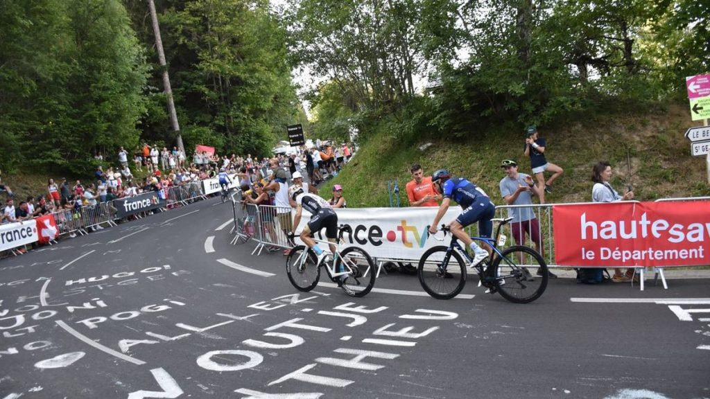 Mikel Landa ataca en la subida final de la decimoquinta etapa del Tour de Francia de 2023