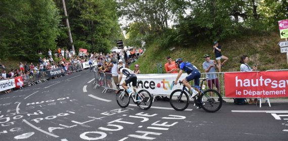 Mikel Landa ataca en la subida final de la decimoquinta etapa del Tour de Francia de 2023