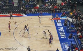 Los New York Knicks atacan en un partido de la NBA, la franquicia que firmó la mayor remontada en unas Finales
