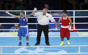 Samuel Carmona celebra su victoria ante Artur Hovhannisyan en el torneo de boxeo de los Juegos de Río 2016