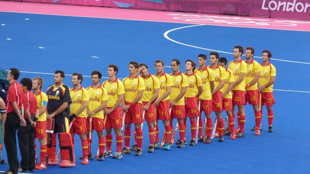 La selección española de hockey hierba posa antes de un partido internacional