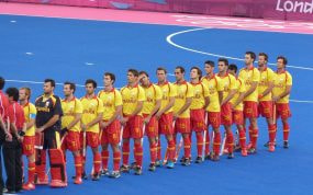 La selección española de hockey hierba posa antes de un partido internacional