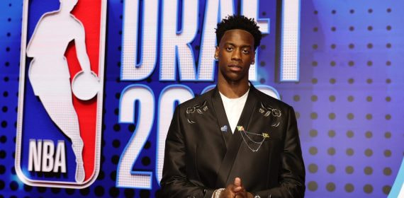El número uno del draft de la NBA 2026, AJ Dybantsa, durante la celebración del sorteo en Nueva York.