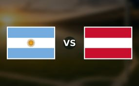 Banderas de Argentina y Austria enfrentadas sobre un campo de fútbol difuminado, pronóstico del Mundial 2026