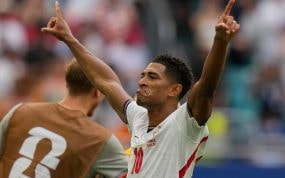Jude Bellingham celebra el sexto gol de Inglaterra ante Francia en el partido por el tercer y cuarto puesto del Mundial 2026.