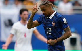 Bradley Barcola celebra el segundo gol anotado ante Inglaterra en el partido por el tercer y cuarto puesto del Mundial 2026.