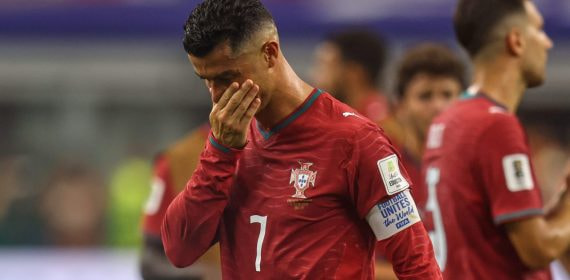Cristiano Ronaldo, emocionado tras caer eliminado de su último Mundial ante España.