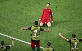 Crisitano Ronaldo celebra uno de sus tres goles a España durante la fase de grupos del Mundial de Rusia 2018.