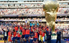 La selección española levanta el trofeo de la Copa del Mundo 2026 en el MetLife Stadium ante la presencia de Donald Trump y Gianni Infantino.